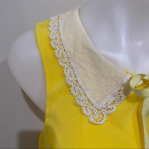 Lemon yellow vintage style sleeveless blouse with lace collar. Size 12. - Picture 3 of 5